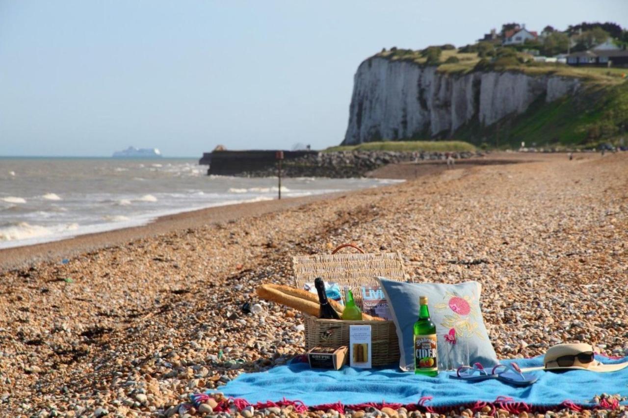 Seaside Chalet - Sleeps 6 Kingsdown  Exterior photo