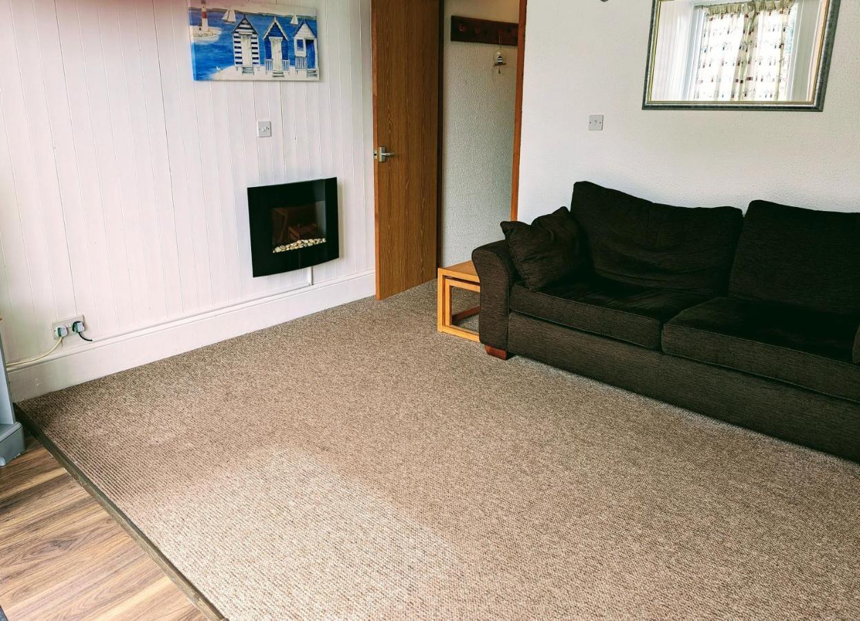Seaside Chalet - Sleeps 6 Kingsdown  Exterior photo