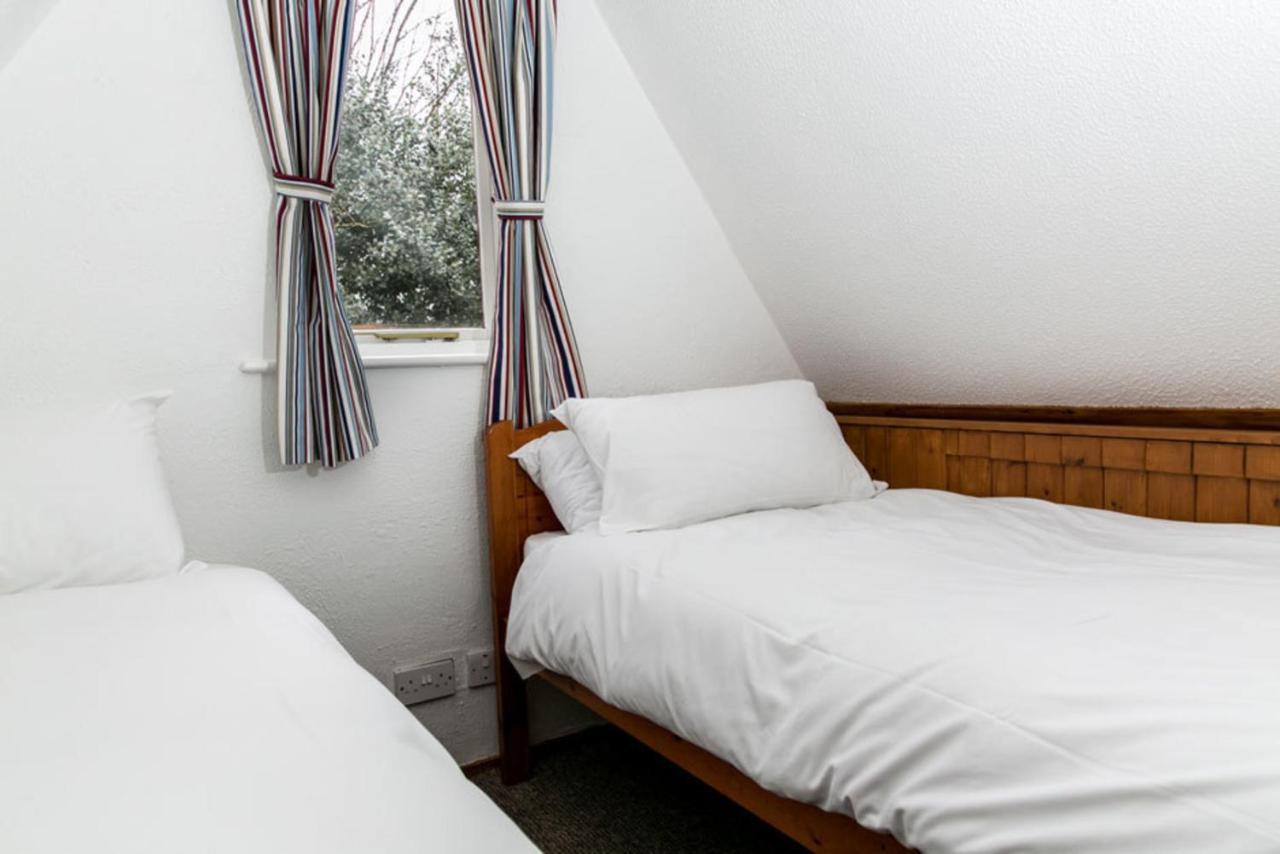 Seaside Chalet - Sleeps 6 Kingsdown  Exterior photo